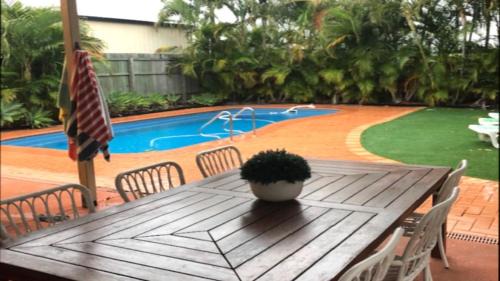 Bongaree Casa | Bongaree Beach House with Pool