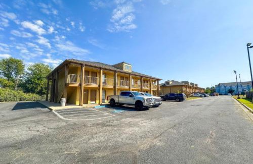 Meridian Hotel | Bonita Lakes Inn by Capital O Meridian I20