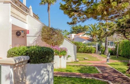 Cala'n Bosch Apartamento | Bonito apartamento con terraza, jardín y piscina