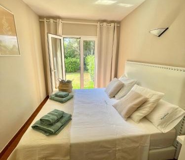 Cala'n Bosch Apartamento | Bonito apartamento con terraza, jardín y piscina