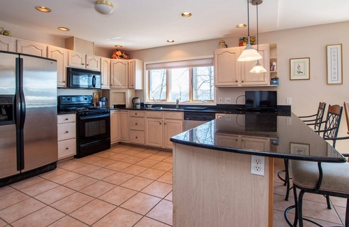 Valois Cabaña | Bonkeid Estate: "Relaxing Seneca Lake Getaway!"
