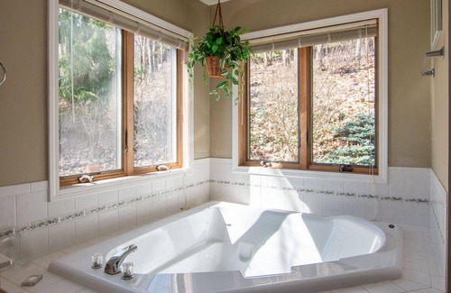 Valois Cabaña | Bonkeid Estate: "Relaxing Seneca Lake Getaway!"