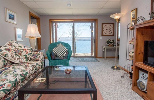 Valois Cabaña | Bonkeid Estate: "Relaxing Seneca Lake Getaway!"