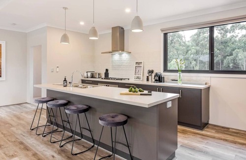 Wilyabrup Casa | Bonnie and Piper Lakeside and Wine Country Living