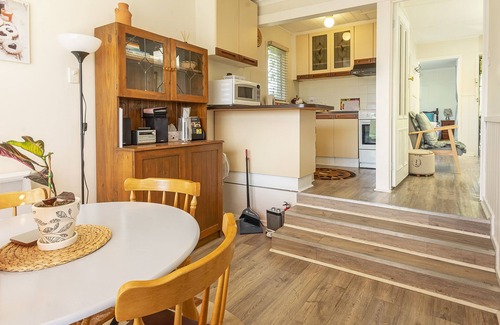 Hepburn Springs Cabaña | BONNIE BRAE COTTAGE, una acogedora cabaña de mineros en un jardín apartado