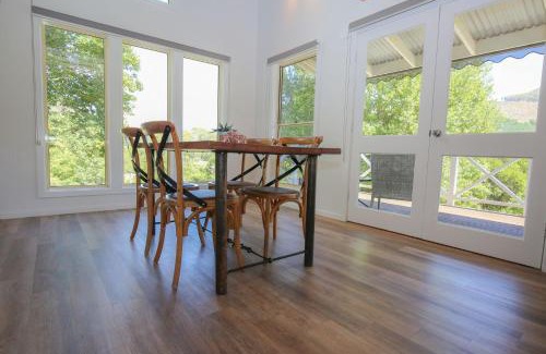 Wandiligong Casa | Bonnie's Cottage - Peaceful retreat
