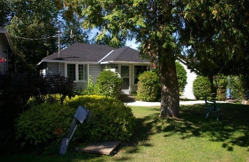 Haliburton Cabaña | Bonnie View 2 Bedroom Chalet