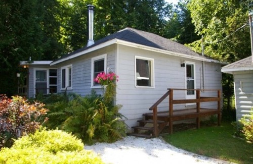 Haliburton Cabaña | Bonnie View 2 Bedroom Chalet