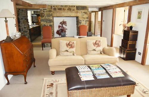 Helston Casa | Bonython Farmhouse
