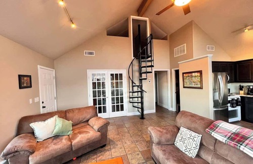 Medicine Park Casa | Book A Riverside Stay w/hot tub-sleeps 15 +Parking
