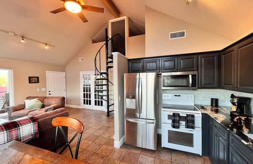 Medicine Park Casa | Book A Riverside Stay w/hot tub-sleeps 15 +Parking