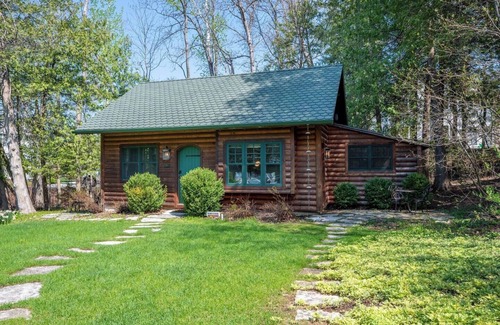 Ephraim Cabaña | Book August 11 today! Large Yard | Walk to Sunsets & Fish Boils