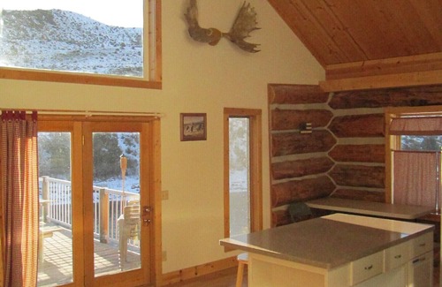 Gardiner Cabina | Yellowstone River Lodge 2 - Capacidad 18 - 10 millas a la entrada de Yellowstone!