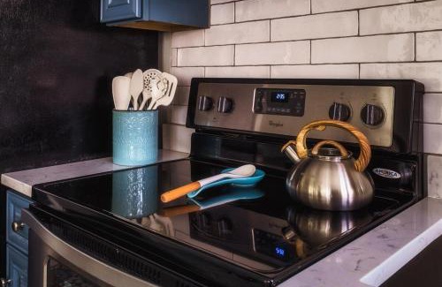 Wesley Heights Casa | Book Fam CLT Combo Duplex Near Uptown & Breweries!