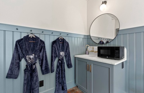 Poulsbo Casa | Book Hotel Scandi in Downtown Poulsbo - Sleeps 24!