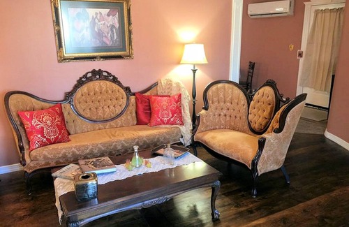 Voth Cama Y Desayuno | Book Nook Inn