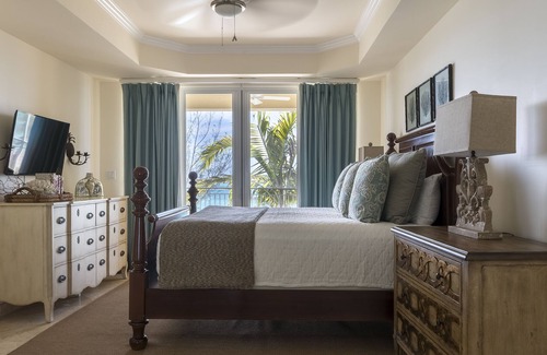 Grace Bay Condominio | Book NOW for Fall! 20% Off 1, 2, and 3 Bedroom Rentals through December 19th.