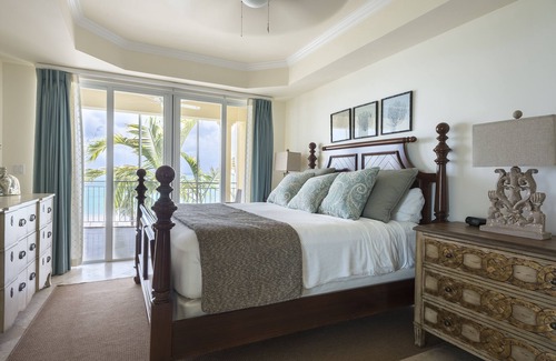 Grace Bay Condominio | Book NOW for Fall! 20% Off 1, 2, and 3 Bedroom Rentals through December 19th.