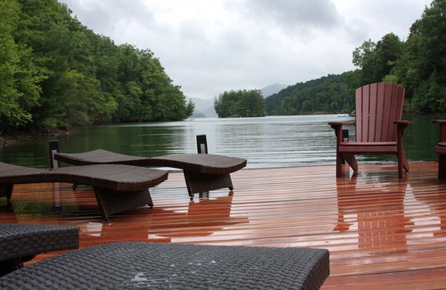 Topton Casa | Hermosa casa nueva en Lake Nantahala con un gran documento de madera dura brasileña