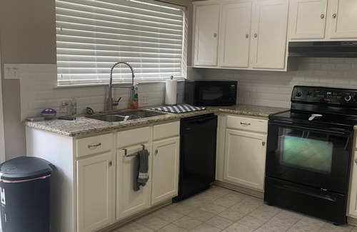Cape Royale Casa | Book now for your summer getaways! Cozy lake-area cottage/family & pet friendly!