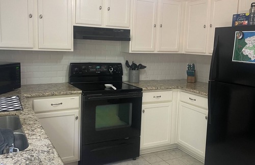 Cape Royale Casa | Book now for your summer getaways! Cozy lake-area cottage/family & pet friendly!
