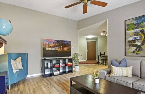 Des Plaines Casa | Book Now! Peaceful 2bed/2bath home