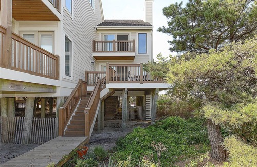 Fenwick Island Casa | BOOK OPEN JULY WEEKS BEFORE MAY 1 AND GET 10% OFF! Free Golf at Bear Trap Dunes and MORE! Recently remodeled and redecorated located on the Ocean Front.
