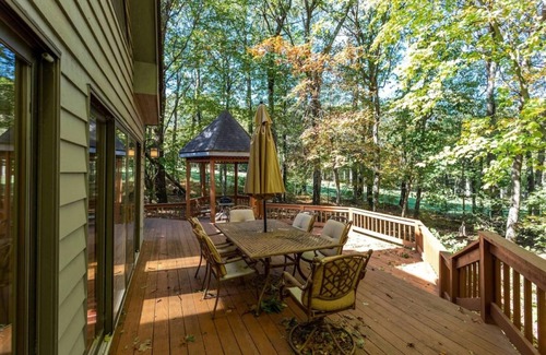 Chestnut Springs Casa | Book Spring Summer Luxury House at Wintergreen