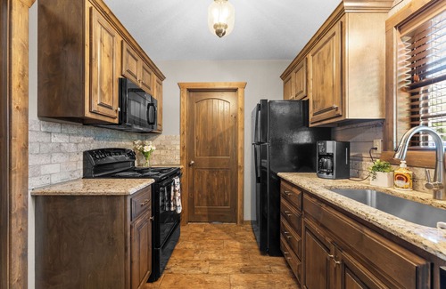 Indian Point Cabina | Book today! Private lake cabin with lake access!