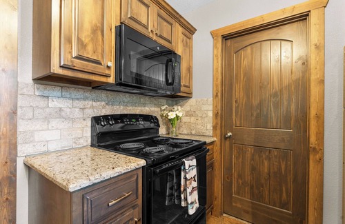 Indian Point Cabina | Book today! Private lake cabin with lake access!