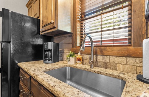 Indian Point Cabina | Book today! Private lake cabin with lake access!
