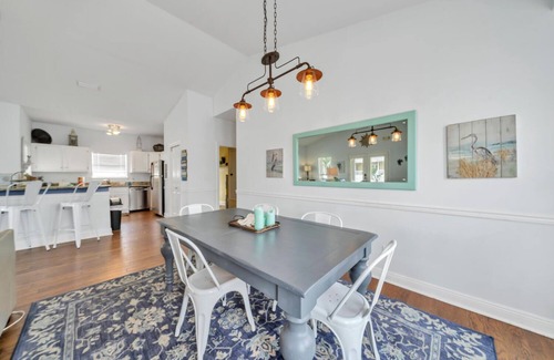 Clipper Cove Casa | 3 blks to beach! Front porch! Comm Pool heated 3/15-4/30, Crystal Beach