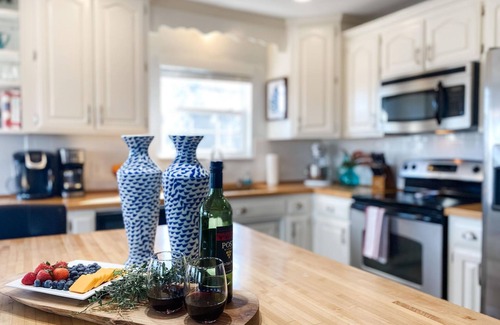 Beaver Shores Casa | SuMMER NoW OpeN+Beaver Lake Views+Hot Tub