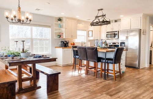 Beaver Shores Casa | SuMMER NoW OpeN+Beaver Lake Views+Hot Tub
