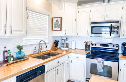 Beaver Shores Casa | SuMMER NoW OpeN+Beaver Lake Views+Hot Tub
