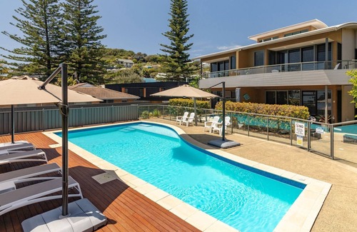 Boomerang Beach Casa | Boom 2 is only a short stroll from surfing, swimming and the golden sands of Boomerang Beach..