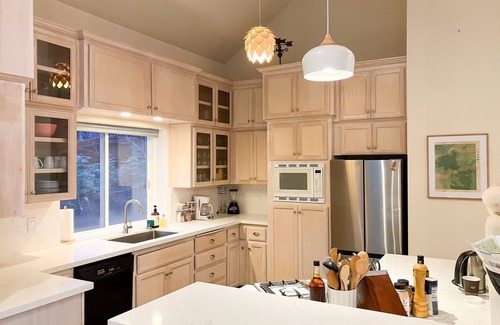 Sugar Pine Cabina | Boom Chalet Yosemite: Secluded Creekside Escape