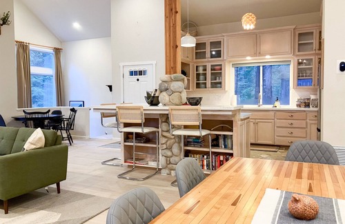 Sugar Pine Cabina | Boom Chalet Yosemite: Secluded Creekside Escape