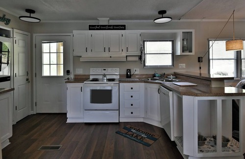 Piney Flats Casa | Boone Dockers-3 bed/2 bath lake front house with amazing views/lake access.