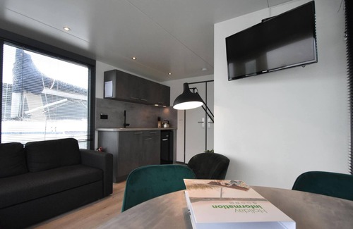 Municipality of Waterland Alquiler De Eote | Boot Zonder Naam Houseboat in Volendam