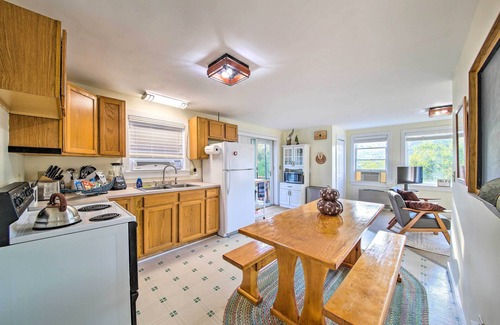 Boothbay Harbor Apartamento | Boothbay Apt w/ Furnished Deck ~ 1 Mi to Bay