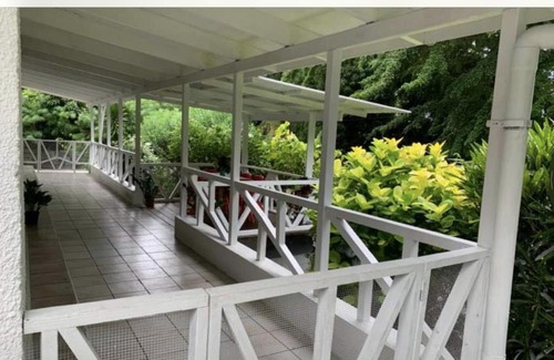 Nunue Casa | Bora Red Hibiscus Lodge