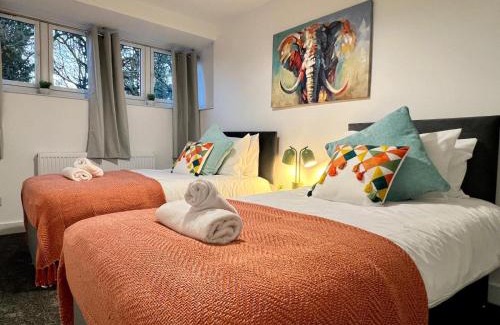 Crawley Apartamento | Borage House- Spacious & Stylish 3BR 18 min from Gatwick Airport, CRAWLEY
