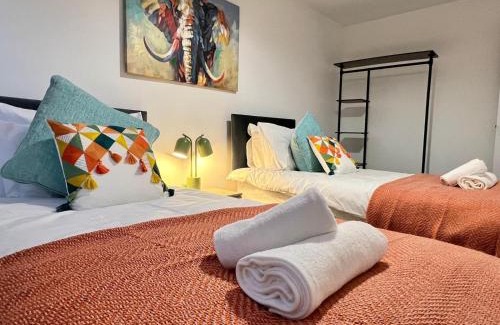 Crawley Apartamento | Borage House- Spacious & Stylish 3BR 18 min from Gatwick Airport, CRAWLEY