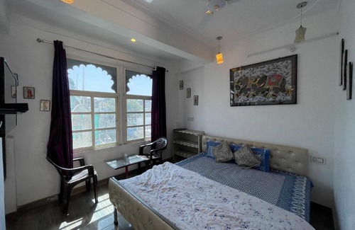 Lake Swaroop Sagar Casa | Boraj Haveli Guest House