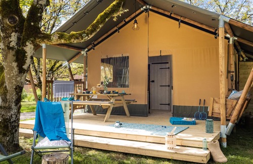 Saint Sozy Casa | Bord de Rivière | Tente Lodge équipée | Piscine