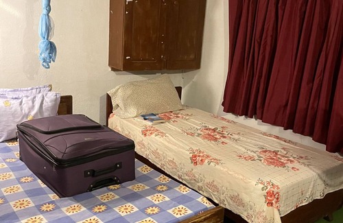 Malabe Cama Y Desayuno | Bordering a large paddy field ( Non AC No WIFI - No Hot Water - No Room Service)