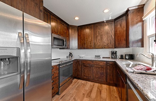 Estes Park Casa | Bordeando RMNP! Grandes vistas, aislado, 6 acres con arroyo de montaña