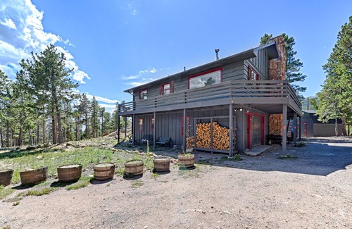 Estes Park Casa | Bordeando RMNP! Grandes vistas, aislado, 6 acres con arroyo de montaña
