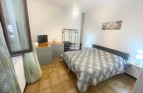 Le Piazze Apartamento | Borghetto house with 4 bedrooms, parking and WiFi